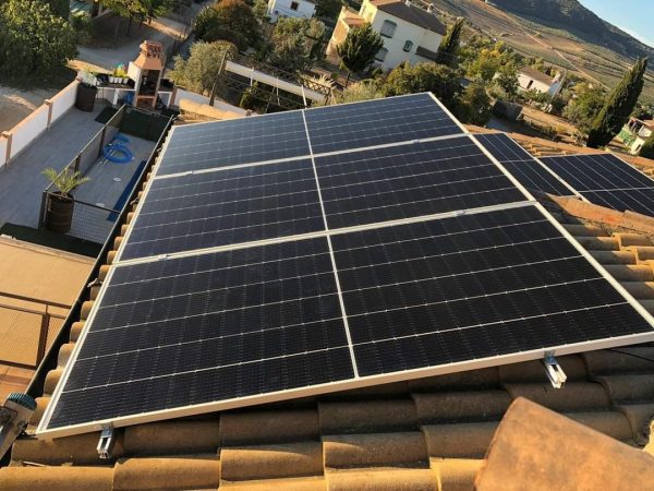 Panel solar en un tejado