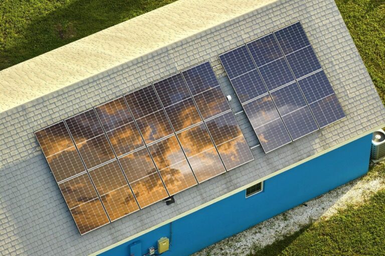 Servicios de Ajuste y Desvíos del Mercado Eléctrico Español: Lecciones tras el Apagón del 28 de Abril de 2025